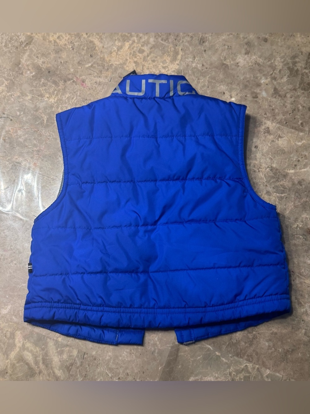 Toddler blue Nautica puffer size 2T
In great condition
Button up sleeveless - Picture 4 of 5